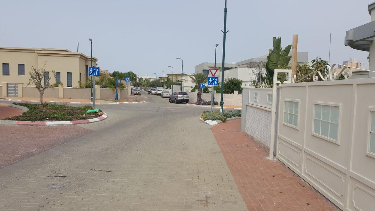 Regina'S Place Or Akiva Kültér fotó